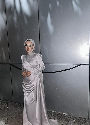 ABİYEM SADECE BİR KERE GİYİLDİ HASARSIZ VE TERTEMİZDİR.??