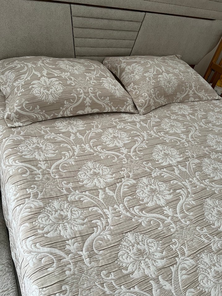 Desenli Beyaz Yatak Örtüsü - Görsel 2