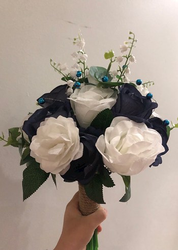 Boncuk Detaylı Beyaz ve Lacivert Gelin Buketi - Görsel 2