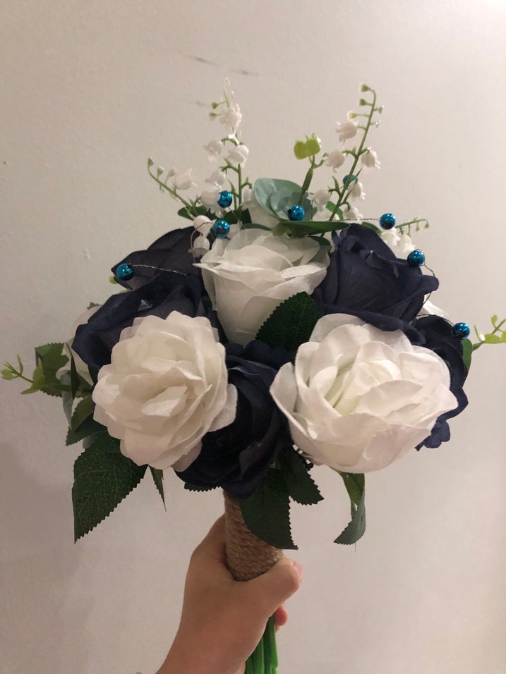 Boncuk Detaylı Beyaz ve Lacivert Gelin Buketi - Görsel 2
