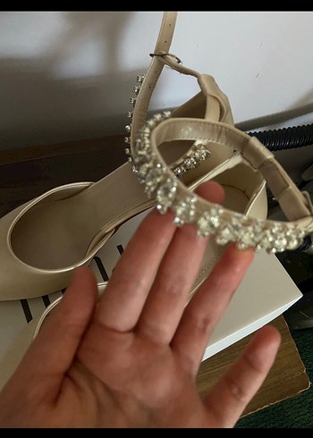 39 Beden beyaz Renk Beyaz Saten Taşlı Stiletto Ayakkabı