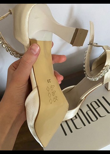 Diğer Beyaz Saten Taşlı Stiletto Ayakkabı