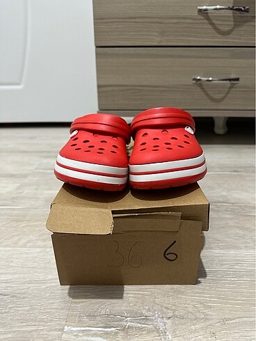 36 Beden Kırmızı crocs
