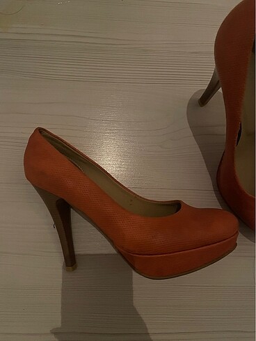 Turuncu stiletto