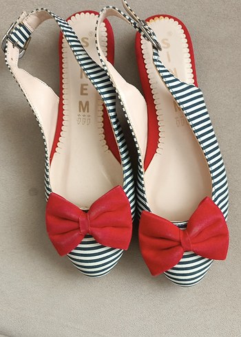 Kırmızı Fiyonk Detaylı Zebra Desenli Kadın Dolgu Topuklu - Görsel 2