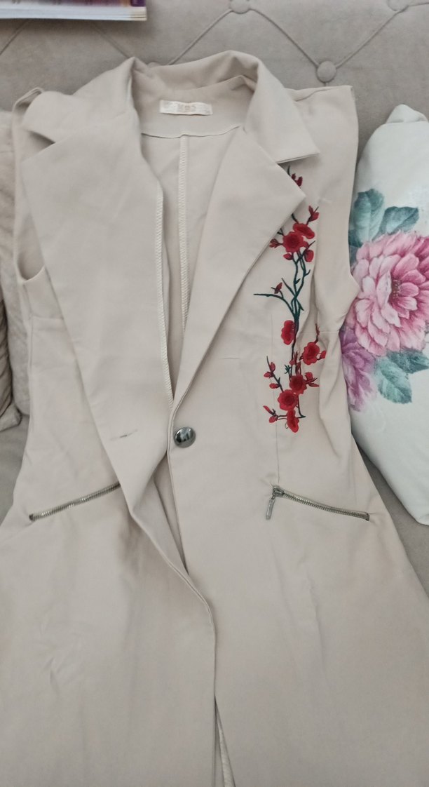 Nakışlı Düğmeli Kolsuz Bej Blazer - Görsel 3