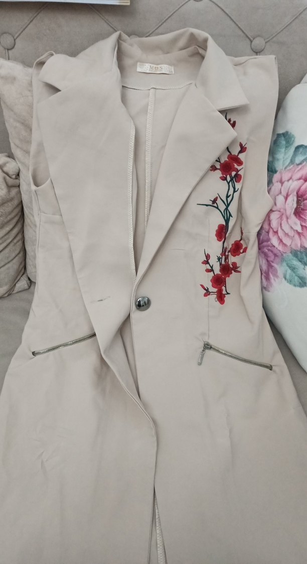 Nakışlı Düğmeli Kolsuz Bej Blazer - Görsel 2