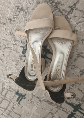 Diğer Bej Yılan Desenli Tokalı Stiletto