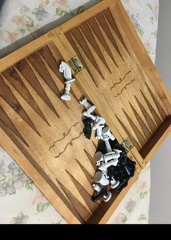  Beden Renk Bej Ahşap Satranç ve Tavla Seti