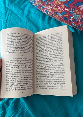 Beden Sally Rooney - Intermezzo Roman