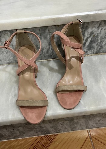 Bej Süet Topuklu Kadın Sandalet