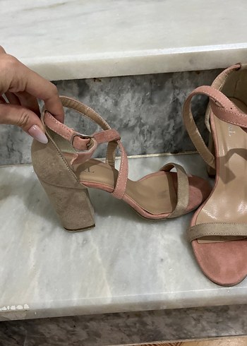 Diğer Bej Süet Topuklu Kadın Sandalet