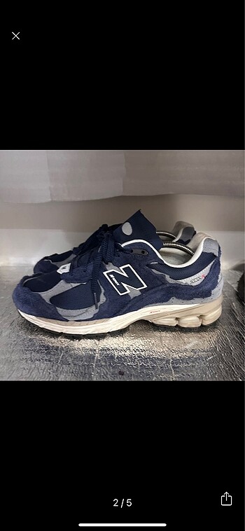 New Balance 2002R