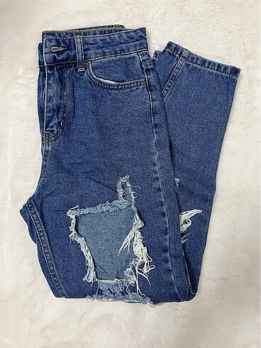 Yırtık Detaylı Yüksek Bel Mom Jean