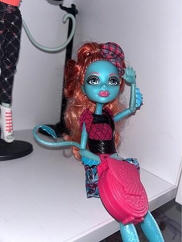 Beden Monster High Scarah Screams ve Lorna McNessie
