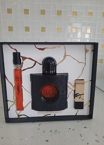 Yves Saint Laurent Yves Saint Laurent BLACK OPIUM
