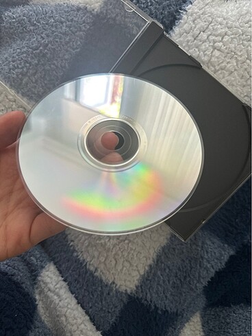 Kırmızı bandrol ebru yaşar cd - Görsel 4