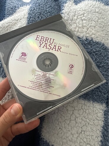 Kırmızı bandrol ebru yaşar cd