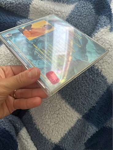 Kırmızı bandrol ebru yaşar cd - Görsel 3