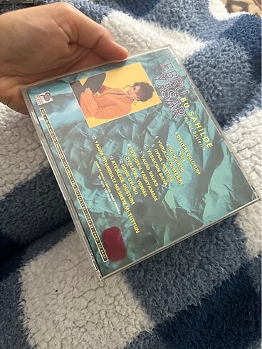 Kırmızı bandrol ebru yaşar cd - Görsel 2