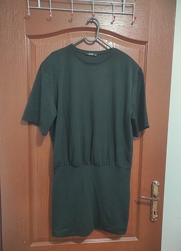 Vatkalı mini elbise 