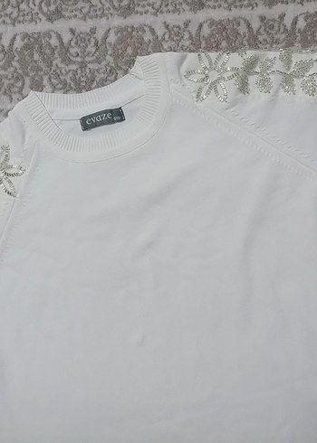 Bershka Kadın Beyaz kolları boncuk işi Detayli TRİKO
