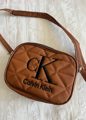 Calvin Klein Kahverengi Deri Kadın Çapraz Çanta