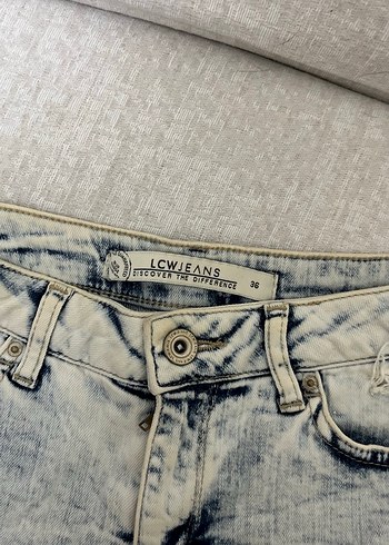 Düğmeli Bağlama Desenli Kadın Kot Şort - Görsel 3