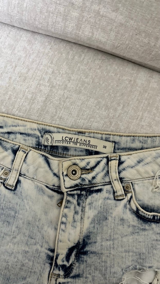 Düğmeli Bağlama Desenli Kadın Kot Şort - Görsel 3