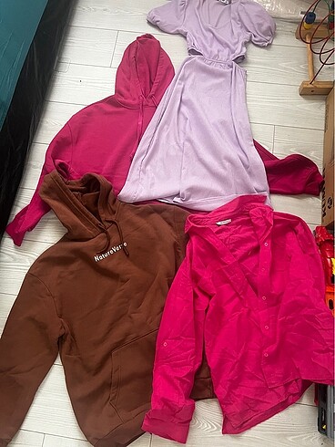 l Beden 2?li sweatshirt L beden , 1 tane uzun yazlık elbise S beden
