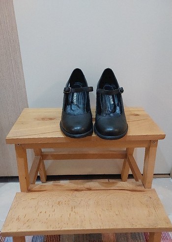 Klasik Siyah Kadın Topuklu Ayakkabı