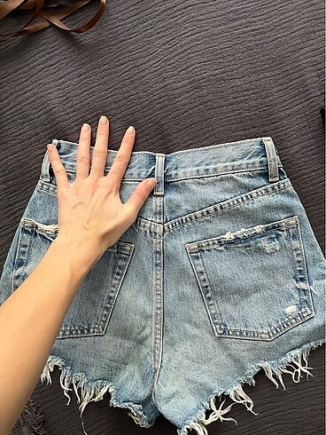 32 Beden mavi Renk Zara şort
