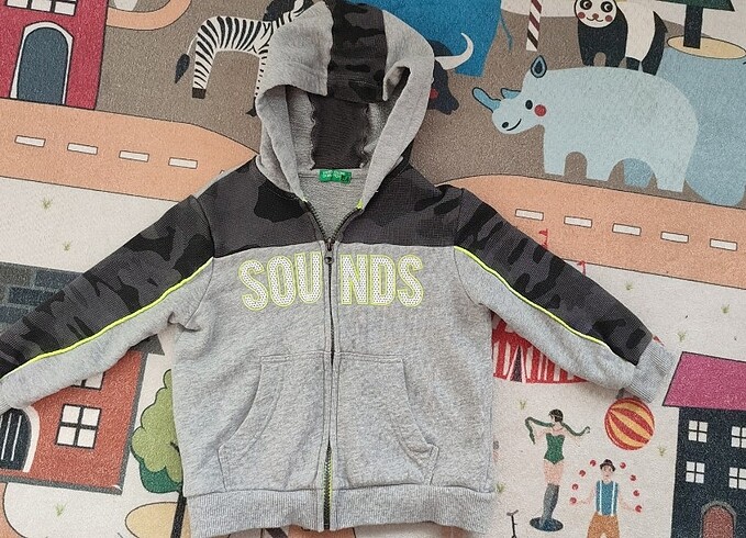 Benetton sweatshirt