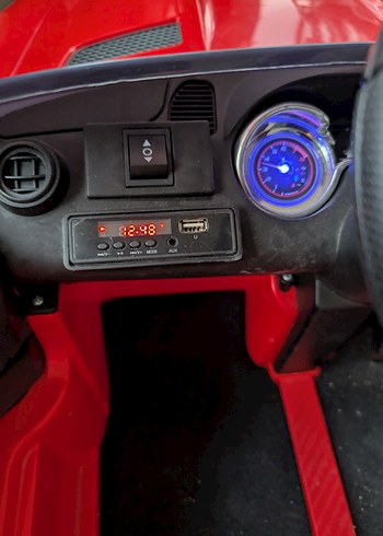 Beden kırmızı Renk Mercedes AMG kırmızı akülü araba