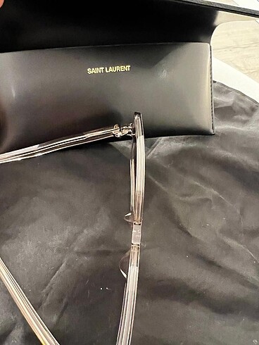 Beden Yves Saint Laurent güneş gözlüğü