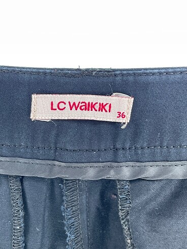 36 Beden lacivert Renk LC Waikiki Bermuda / Kapri %70 İndirimli.