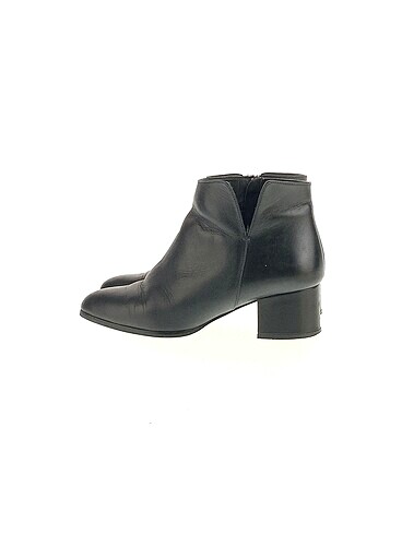 Nine West Bot %70 İndirimli.