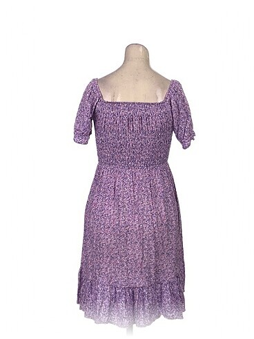 l Beden PreLoved Kısa Elbise %70 İndirimli.