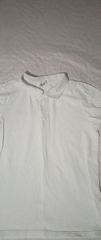 Beyaz polo yaka tişört