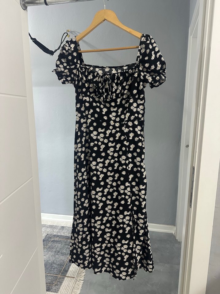 Çiçek Desenli Elbise - Görsel 3