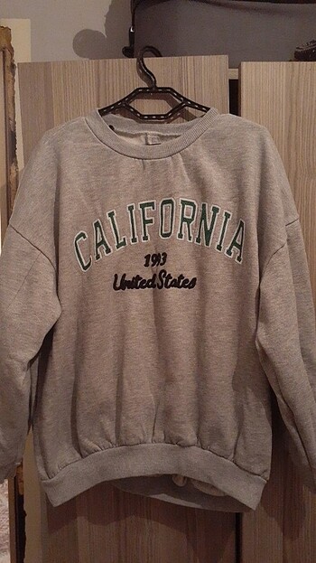 Sweatshirt