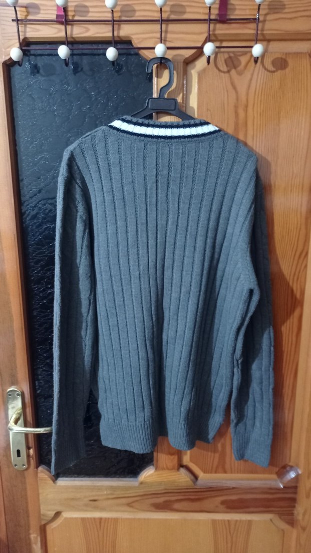 Gri V Yakalı Erkek Kazak - Görsel 2