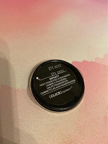 Beden Kiko Infinity Eyeshadow | High Pigment