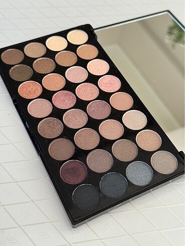 Revolution Revolution ULTRA Professional Eyeshadow Beyond Flawless