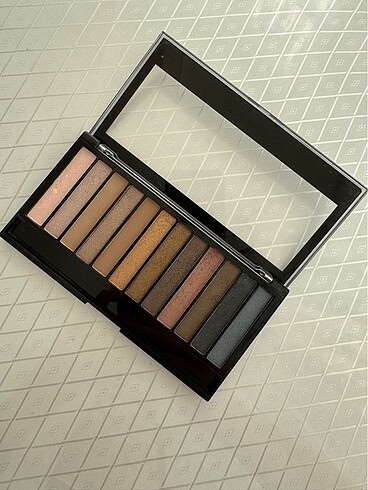 Revolution Redemption Palette Iconic 1