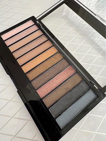 Revolution Revolution Redemption Palette Iconic 1