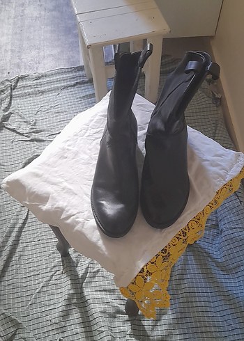 Tokalı Siyah Kadın Topuklu Bot 36 no boyu 25 cm