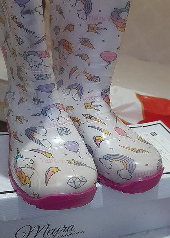 Çok Renkli Kız Çizmesi Parlak Desenli