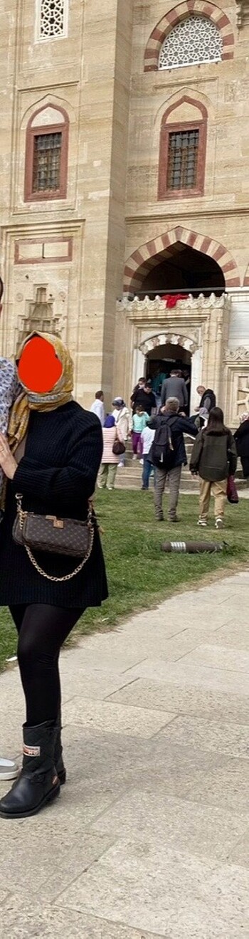 Siyah yünlü kazak