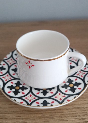  Beden Beyaz Mini Fincan ve Desenli Tabak karaca